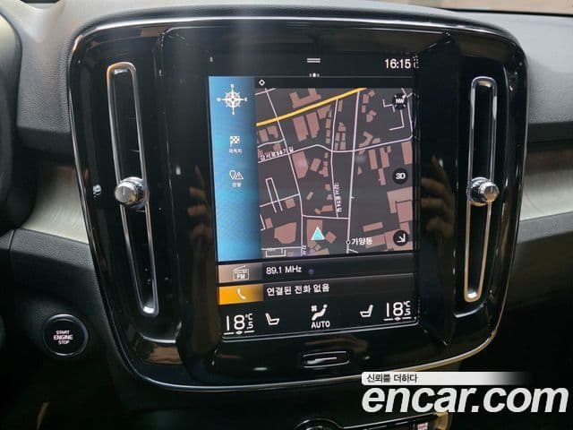 Volvo XC40 2022 — ფოტო 16/20
