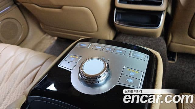 Genesis Electrified G80 2024 — Şəkil 19/20