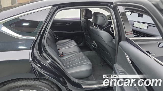 Genesis Electrified G80 2020 — Şəkil 11/20
