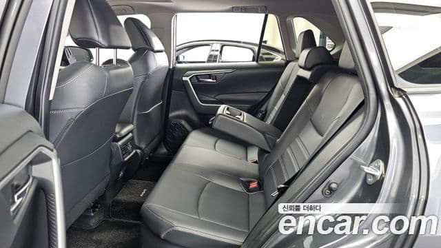 Toyota RAV4 2025 — Photo 18/32