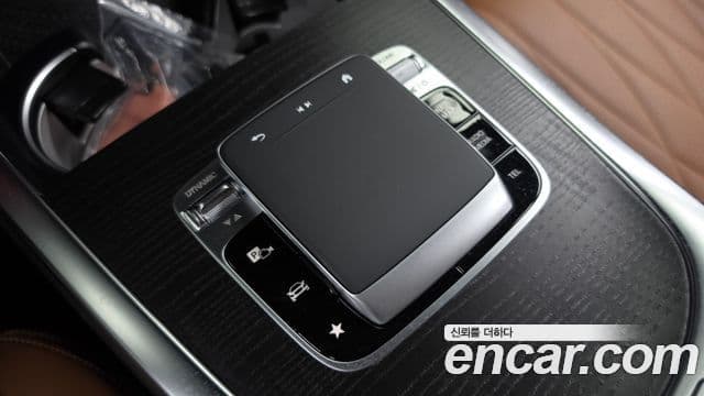 Mercedes-Benz G-Class 2025 — Photo 14/33