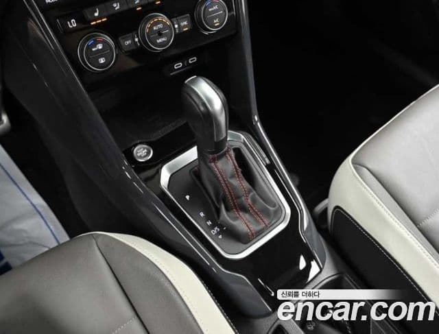 Volkswagen T-Roc 2021 — ფოტო 8/20