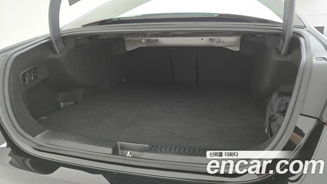 Mercedes-Benz E-Class 2025 — фото 10 из 18
