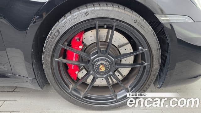Porsche 911 2023 — Photo 18/34