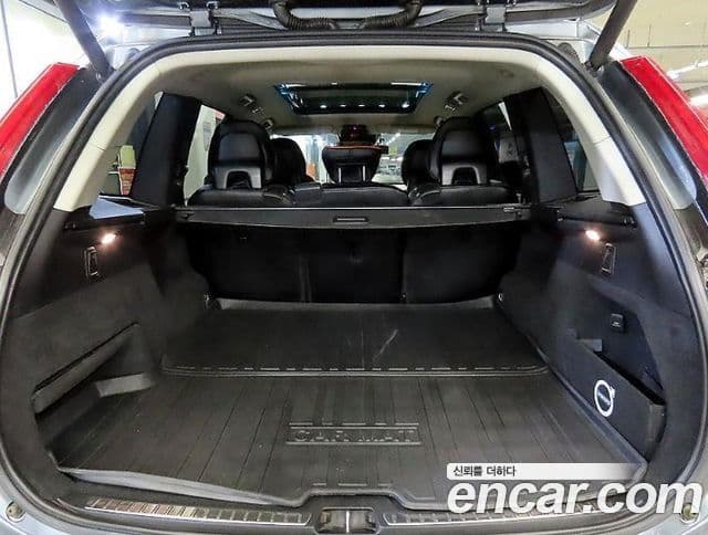 Volvo XC90 2018 — Şəkil 16/20