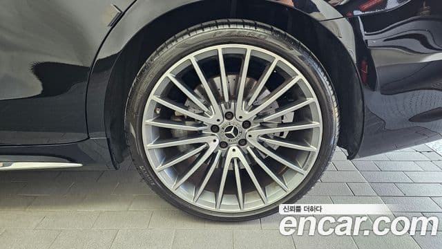 Mercedes-Benz S-Class 2023 — Photo 25/34