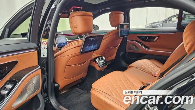 Mercedes-Benz S-Class 2023 — Photo 27/34