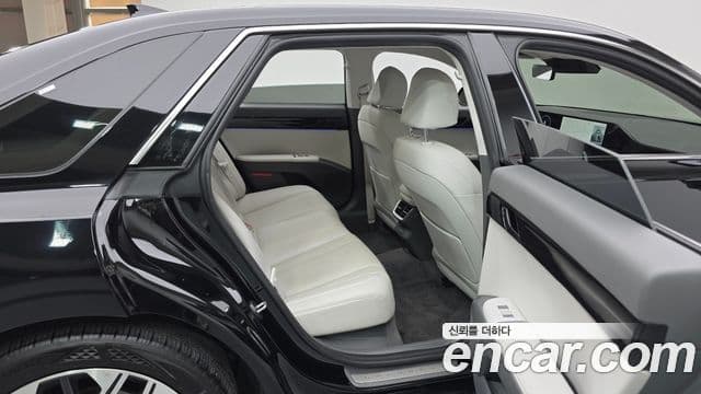 Hyundai Grandeur 2023 — ფოტო 11/20
