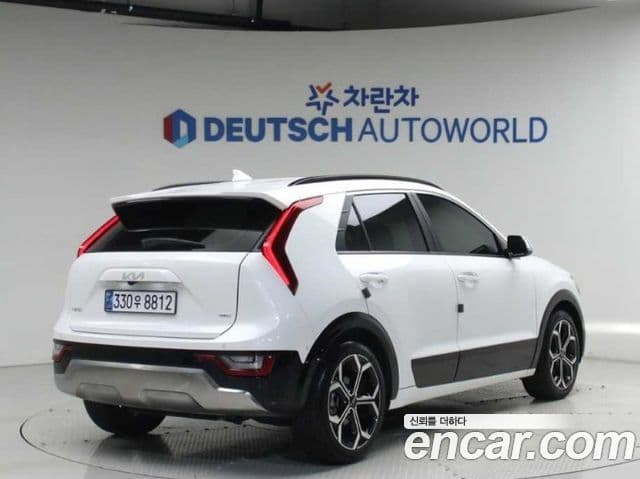 Kia Niro 2022 — ფოტო 10/19