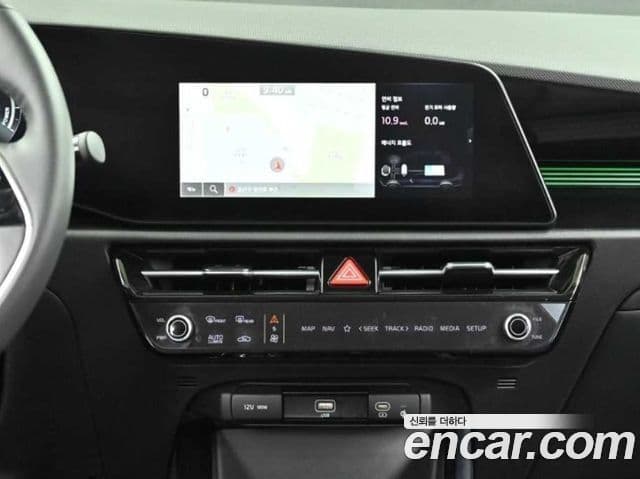 Kia Niro 2022 — ფოტო 13/19