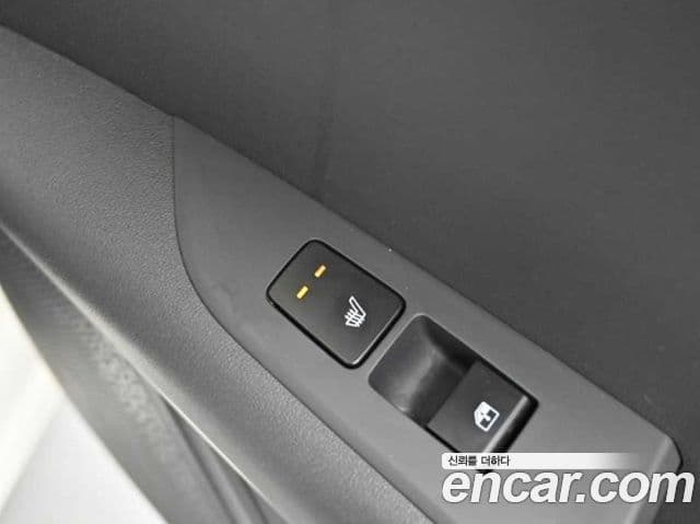 Kia Niro 2022 — ფოტო 15/19
