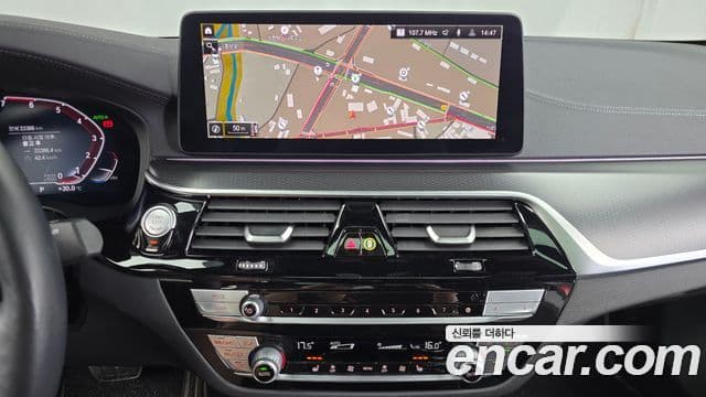 BMW 5 Series 2022 — ფოტო 13/20