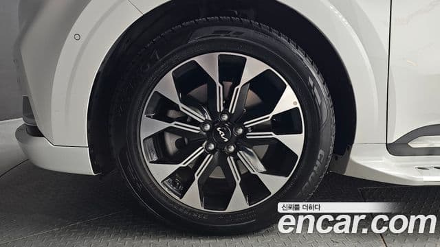 Kia Carnival 2022 — ფოტო 4/20