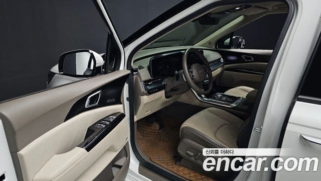 Kia Carnival 2022 — фото 9 из 20