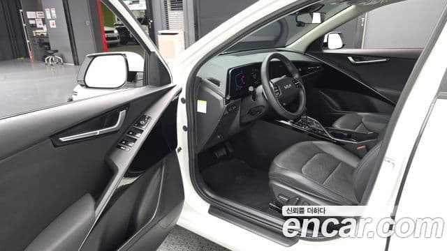 Kia Niro 2022 — Фото 10/20