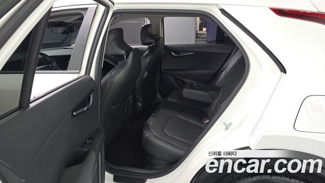Kia Niro 2022 — Фото 11/20