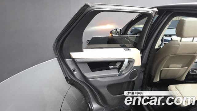 Land Rover Discovery Sport 2020 — Photo 30/41