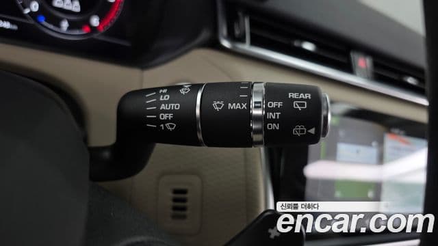 Land Rover Range Rover Velar 2019 — ფოტო 18/20