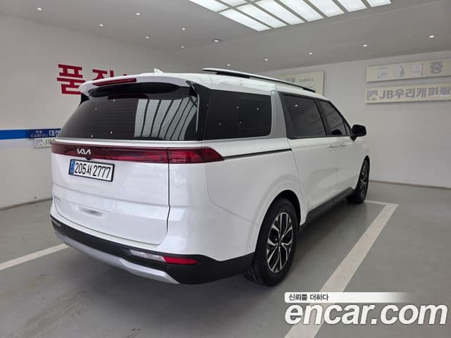 Kia Carnival 2023 — Фото 1/20