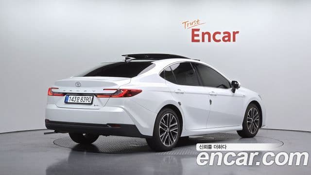 Toyota Camry 2025 — Şəkil 12/20