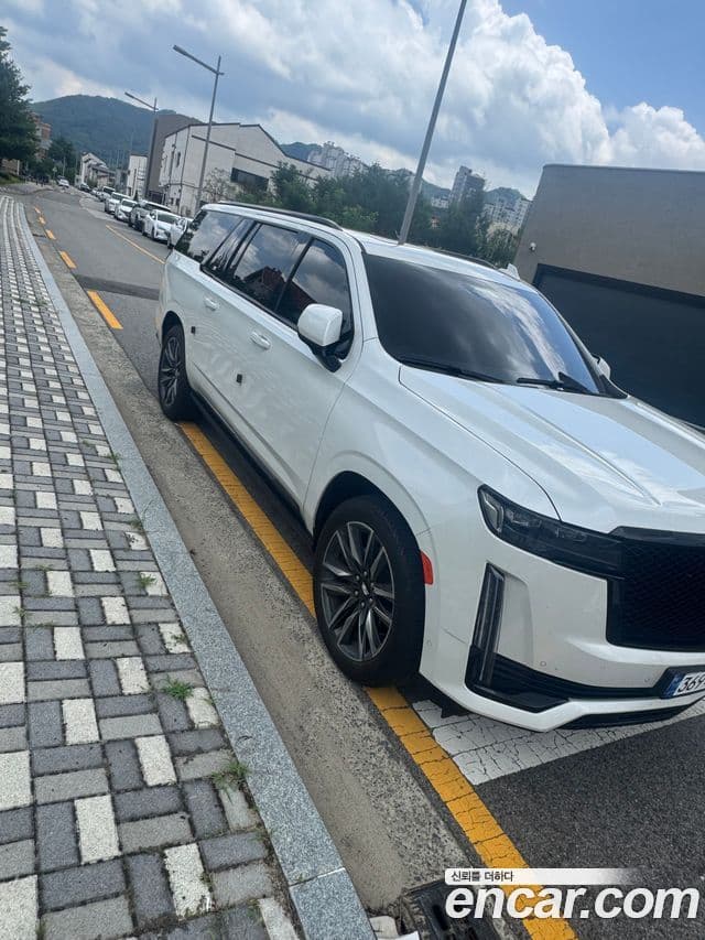 Cadillac Escalade 2023 — Photo 2/18