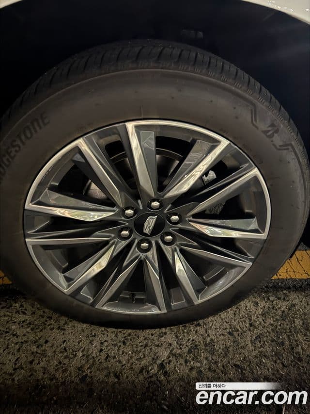 Cadillac Escalade 2023 — Photo 11/18