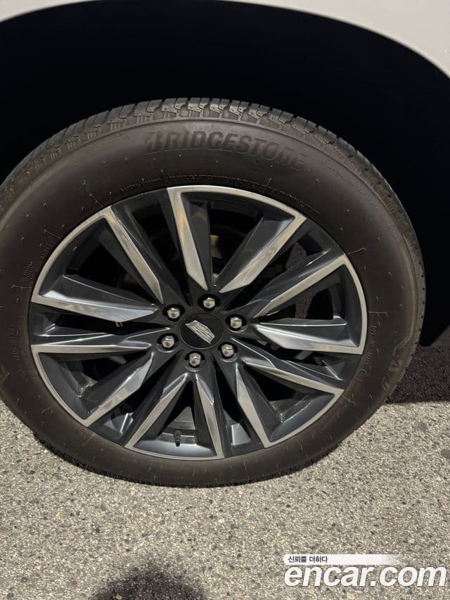 Cadillac Escalade 2023 — Photo 14/18