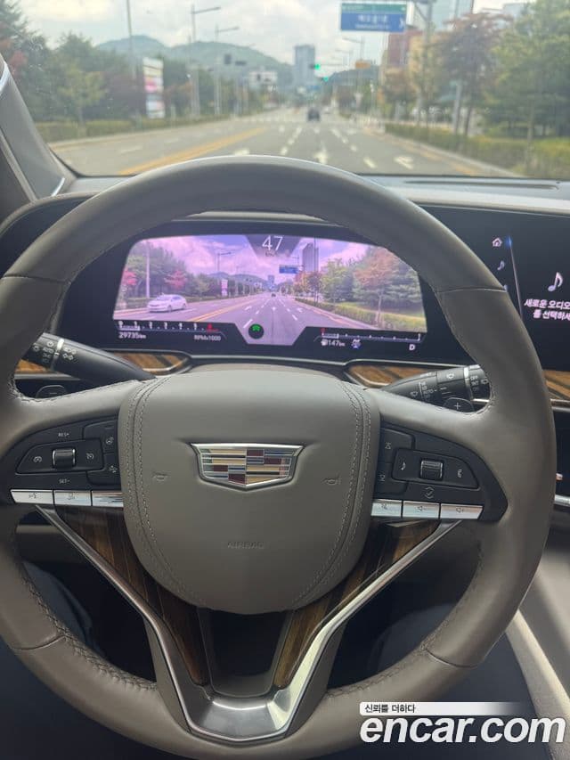 Cadillac Escalade 2023 — Photo 10/18