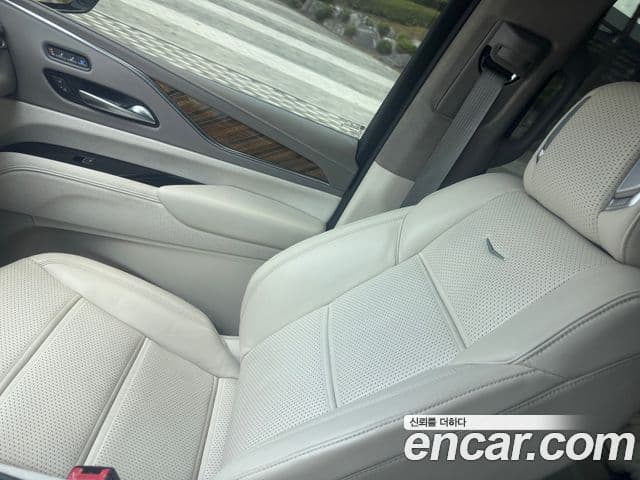 Cadillac Escalade 2023 — Photo 13/18