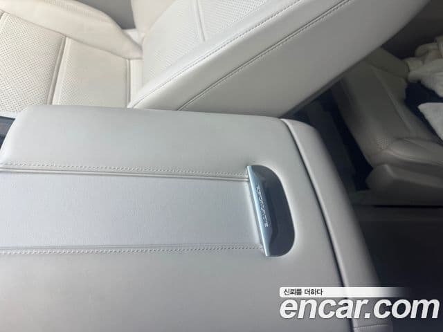 Cadillac Escalade 2023 — Photo 8/18