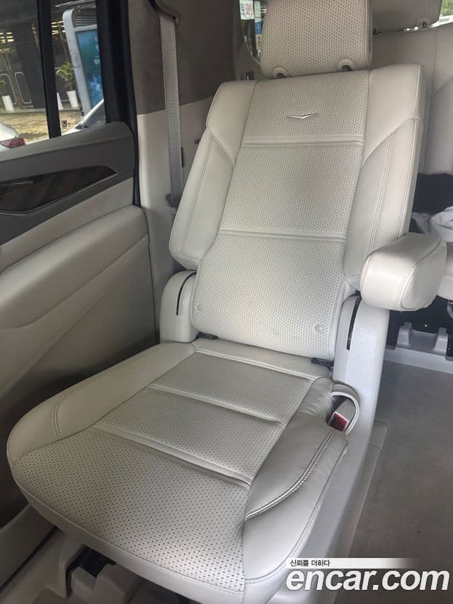 Cadillac Escalade 2023 — Photo 7/18