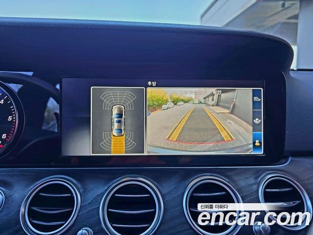 Mercedes-Benz E-Class 2018 — ფოტო 18/20