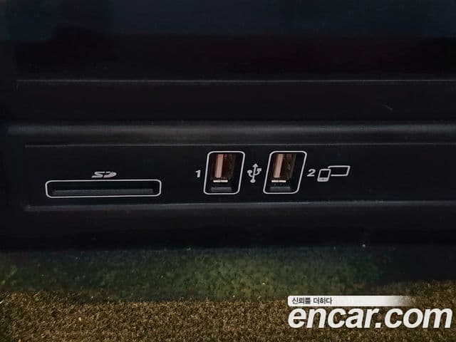 Mercedes-Benz E-Class 2018 — ფოტო 19/20