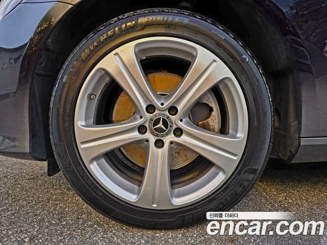 Mercedes-Benz E-Class 2018 — ფოტო 20/20
