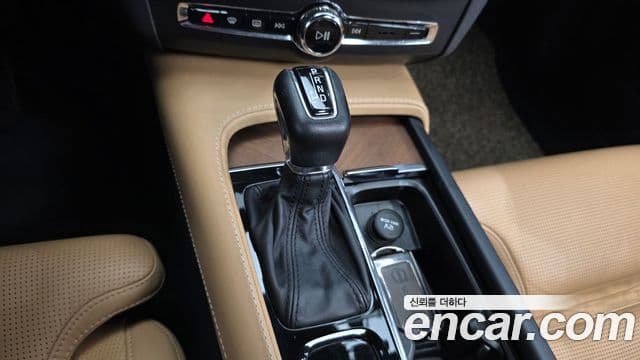 Volvo S90 2018 — Şəkil 9/20