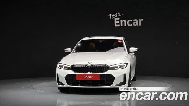 BMW 3 Series 2023 — Photo 28/31