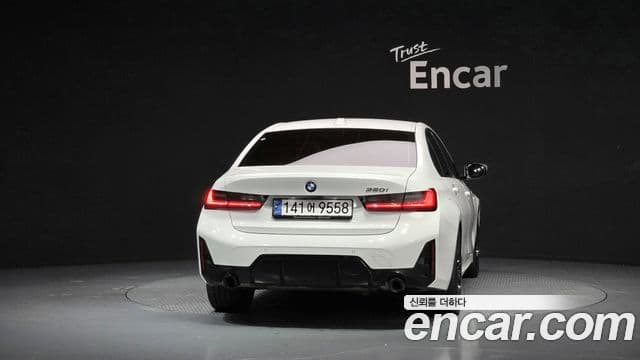 BMW 3 Series 2023 — Photo 20/31