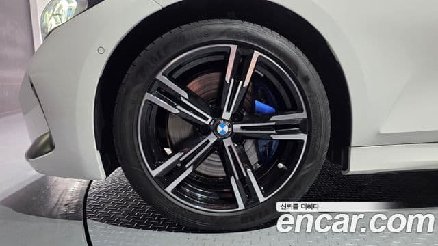 BMW 3 Series 2023 — Photo 19/31