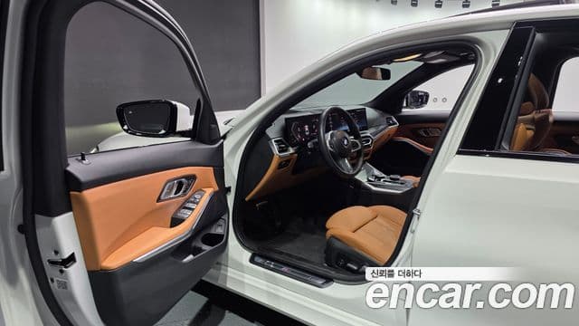 BMW 3 Series 2023 — Photo 14/31