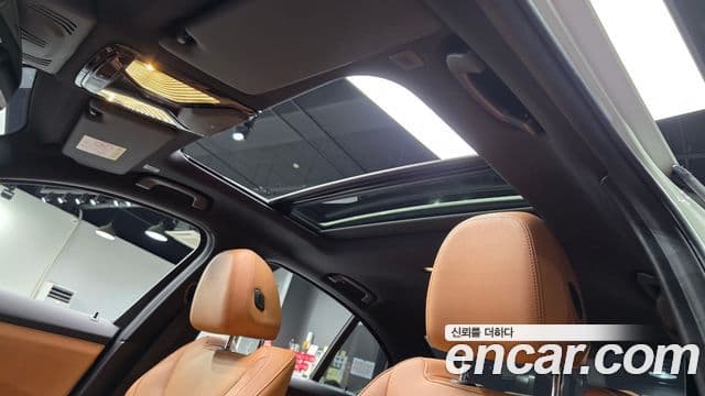 BMW 3 Series 2023 — Photo 8/31