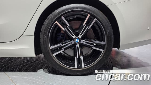 BMW 3 Series 2023 — Photo 30/31