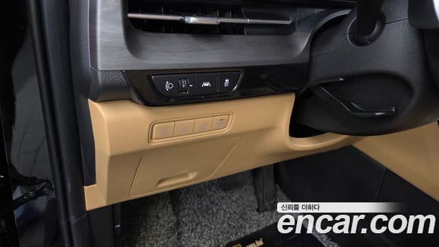 Kia Carnival 2023 — ფოტო 18/20