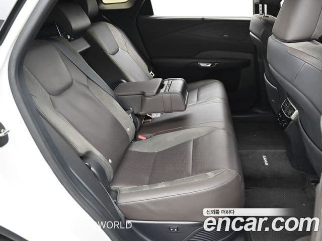 Lexus RX350h 2024 — ფოტო 13/20