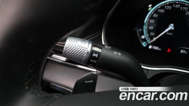 Genesis GV80 2022 — Photo 24/33