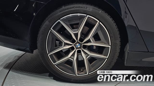 BMW 5 Series 2025 — Photo 25/41