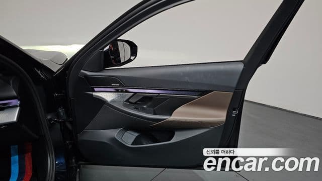 BMW 5 Series 2025 — Photo 26/41