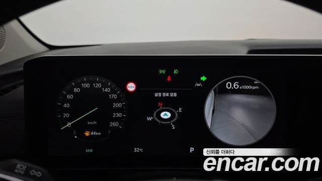 Kia Carnival 2024 — ფოტო 8/20