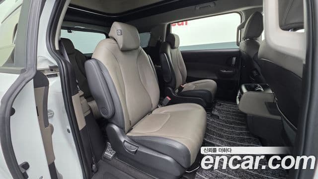 Kia Carnival 2024 — ფოტო 19/20
