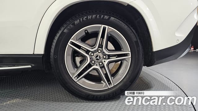 Mercedes-Benz GLE-Class 2021 — Photo 26/31