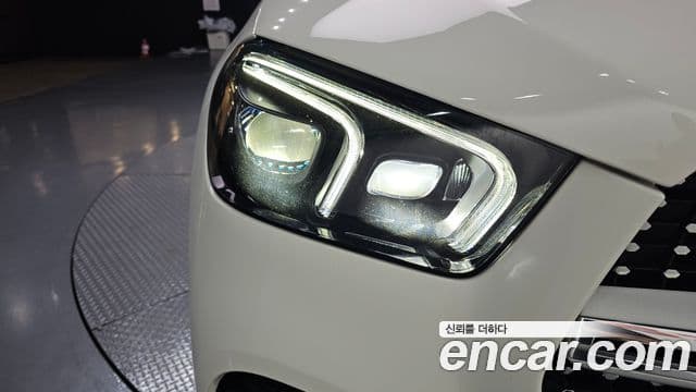 Mercedes-Benz GLE-Class 2021 — Photo 8/31